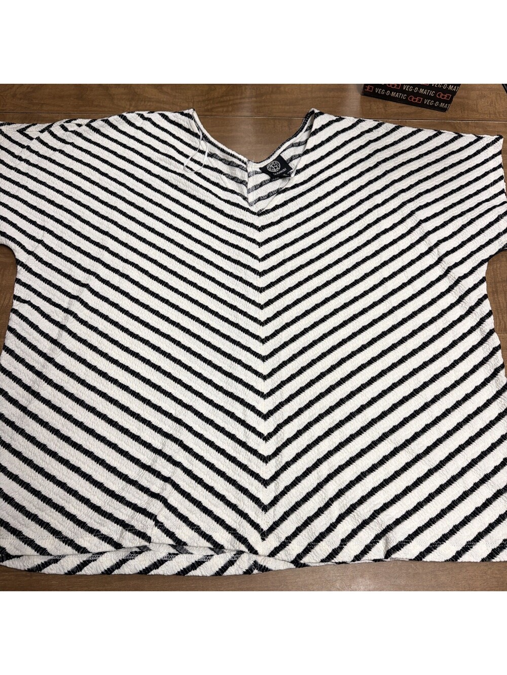 Bobeau Women's Black & White Striped Knit V-Neck Short Sleeve Top Pullover 1X
